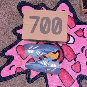 Yeezy Boost 700 Faded Azure sz 13